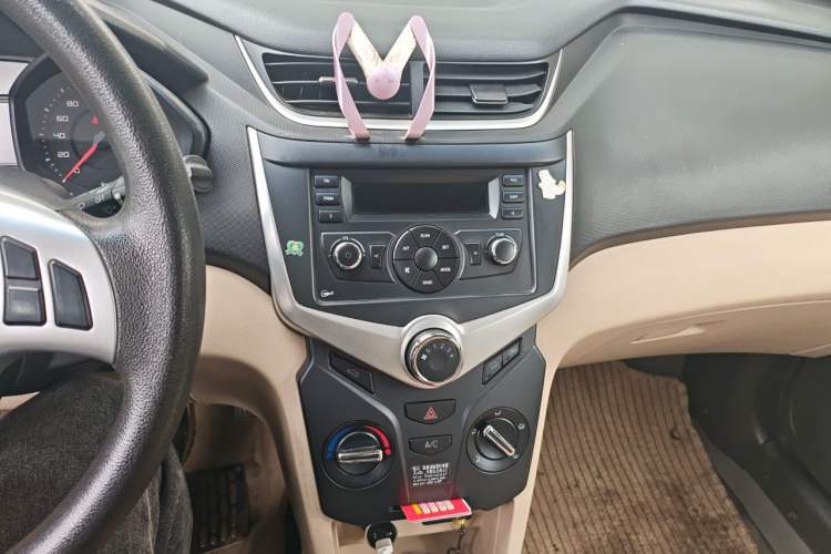 Used Chery Fengyun 2 2013 Hatchback 1.5L Manual Ruiyi Edition Audio And AC Panel