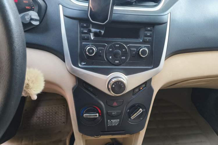 Used Chery Fengyun 2 2013 Hatchback 1.5L Manual Ruiyi Edition Audio And AC Panel