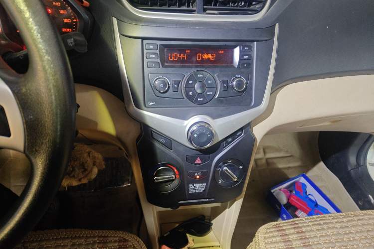 Used Chery Fengyun 2 2013 Hatchback 1.5L Manual Ruiyi Edition Audio And AC Panel