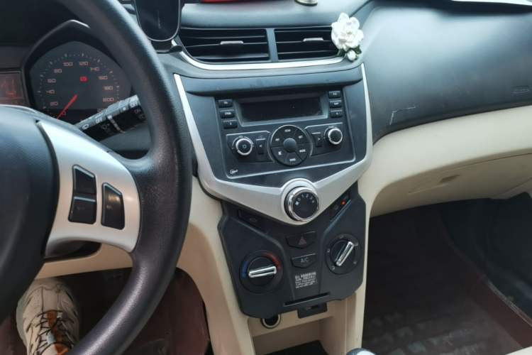Used Chery Fengyun 2 2013 Hatchback 1.5L Manual Ruiyi Edition Audio And AC Panel