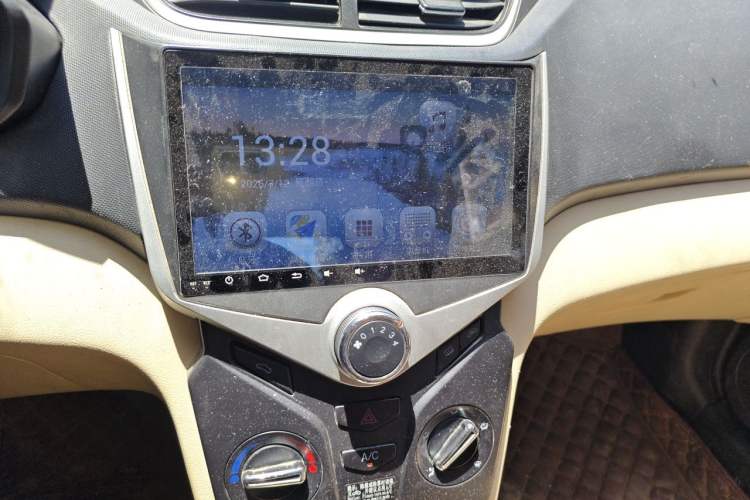 Used Chery Fengyun 2 2013 Hatchback 1.5L Manual Ruiyi Edition Audio And AC Panel