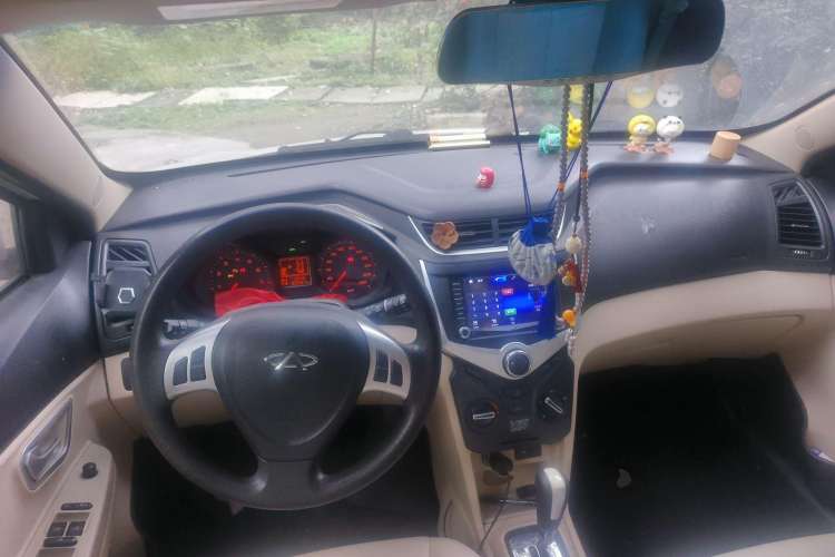 Used Chery Fengyun 2 2013 Hatchback 1.5L AMT Ruìyì Edition Center Console