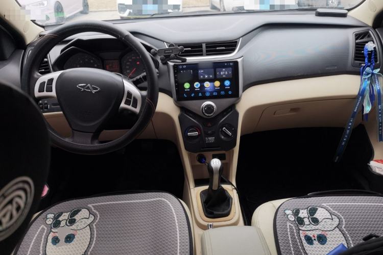 Used Chery Fengyun 2 2013 Hatchback 1.5L Manual Ruiyi Edition Center Console