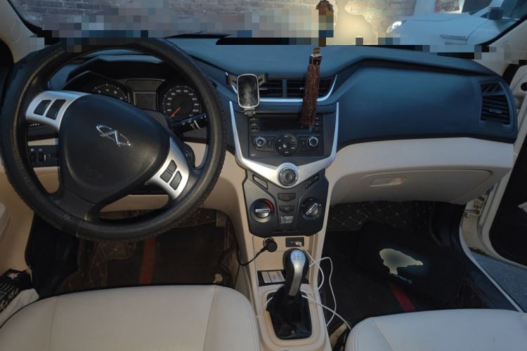 Used Chery Fengyun 2 2013 Hatchback 1.5L Manual Ruiyi Edition Center Console
