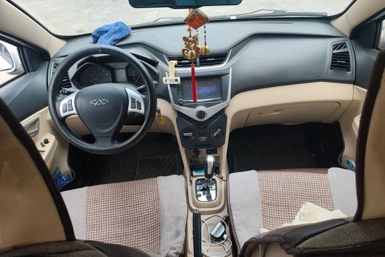 Used Chery Fengyun 2 2013 Hatchback 1.5L AMT Ruìyì Edition Center Console