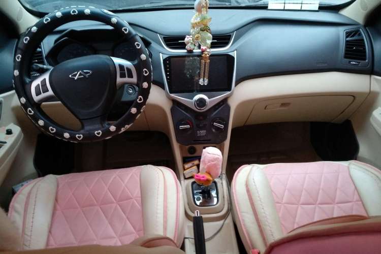 Used Chery Fengyun 2 2013 Hatchback 1.5L AMT Ruìyì Edition Center Console