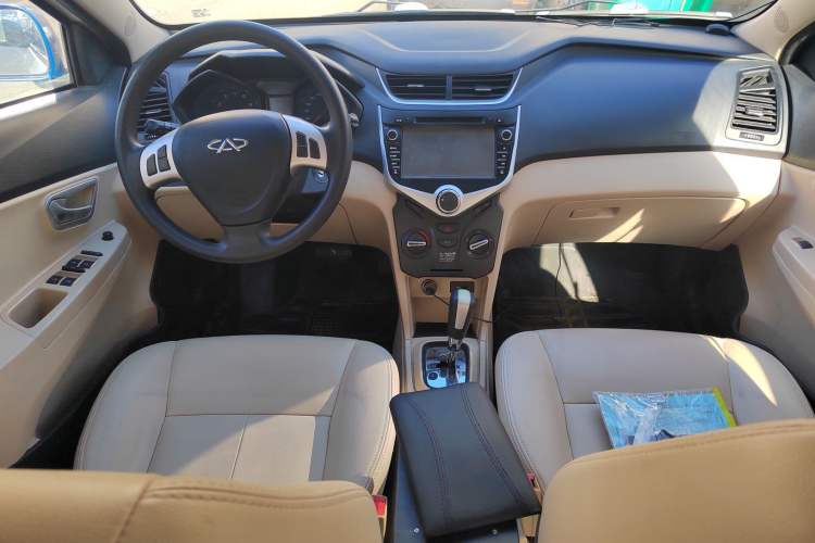 Used Chery Fengyun 2 2013 Hatchback 1.5L AMT Ruìyì Edition Center Console