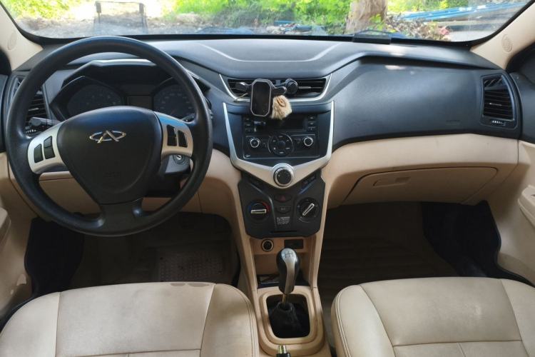 Used Chery Fengyun 2 2013 Hatchback 1.5L Manual Ruiyi Edition Center Console