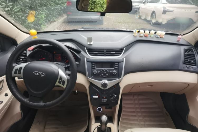Used Chery Fengyun 2 2013 Hatchback 1.5L Manual Ruiyi Edition Center Console