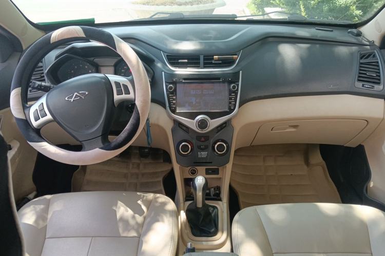 Used Chery Fengyun 2 2013 Hatchback 1.5L Manual Ruiyi Edition Center Console
