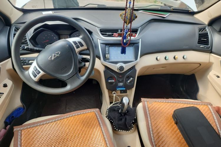 Used Chery Fengyun 2 2013 Hatchback 1.5L Manual Ruiyi Edition Center Console