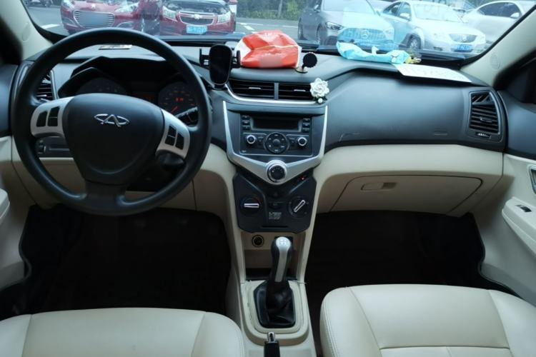 Used Chery Fengyun 2 2013 Hatchback 1.5L Manual Ruiyi Edition Center Console