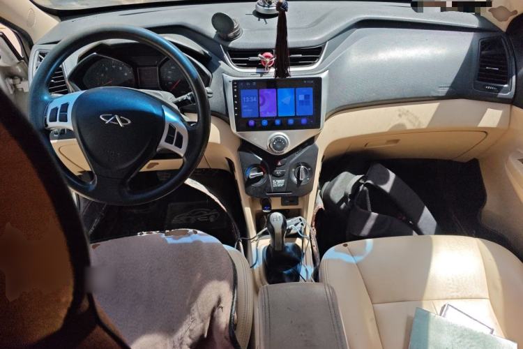 Used Chery Fengyun 2 2013 Hatchback 1.5L Manual Ruiyi Edition Center Console