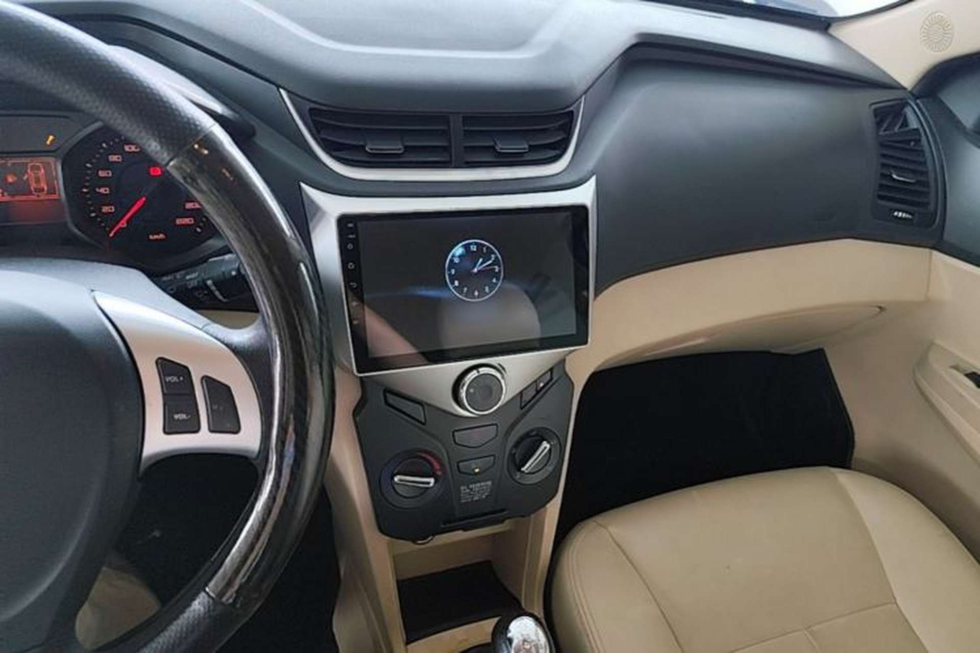 Used Chery Fengyun 2 2013 Hatchback 1.5L Manual Ruiyi Edition Center Console