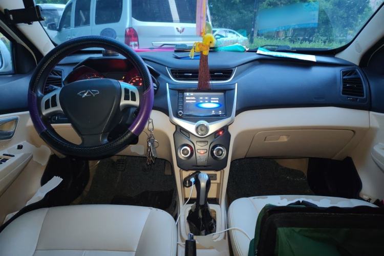 Used Chery Fengyun 2 2013 Hatchback 1.5L Manual Ruiyi Edition Center Console