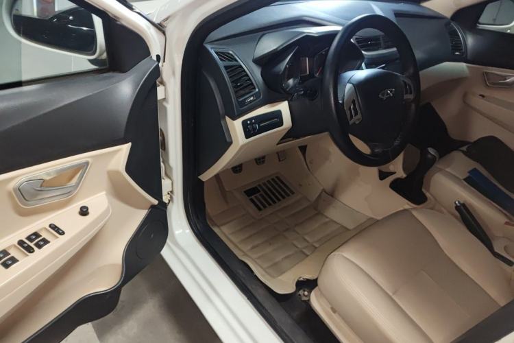 Used Chery Fengyun 2 2013 Hatchback 1.5L Manual Ruiyi Edition Driver Seat