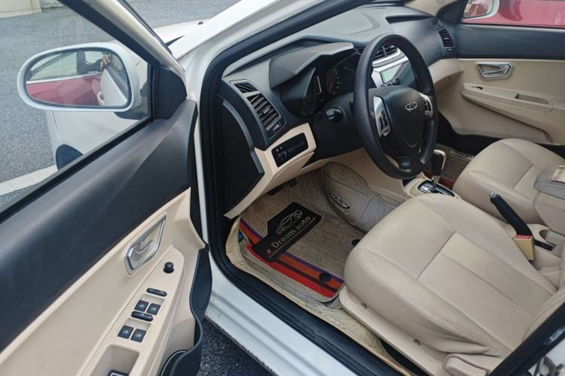 Used Chery Fengyun 2 2013 Hatchback 1.5L AMT Ruìyì Edition Driver Seat