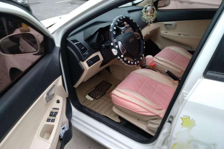 Used Chery Fengyun 2 2013 Hatchback 1.5L AMT Ruìyì Edition Driver Seat