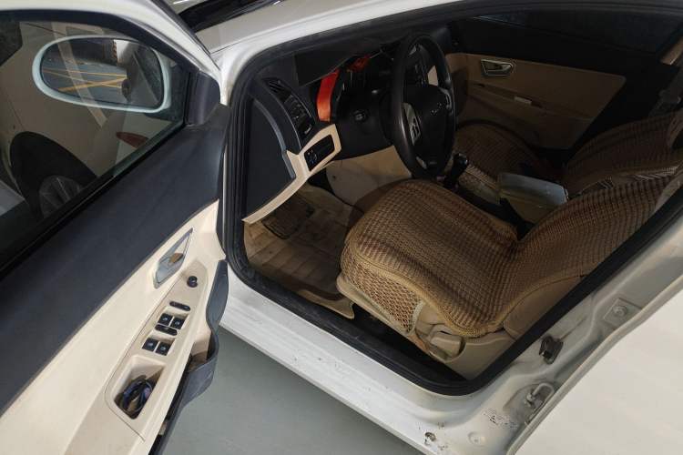 Used Chery Fengyun 2 2013 Hatchback 1.5L Manual Ruiyi Edition Driver Seat