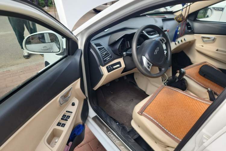Used Chery Fengyun 2 2013 Hatchback 1.5L Manual Ruiyi Edition Driver Seat