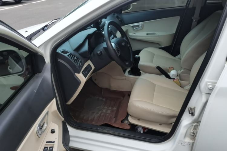Used Chery Fengyun 2 2013 Hatchback 1.5L Manual Ruiyi Edition Driver Seat