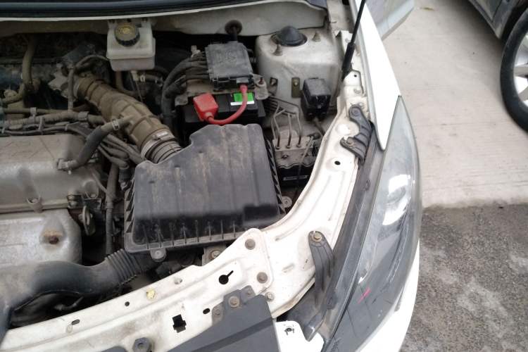 Used Chery Fengyun 2 2013 Hatchback 1.5L AMT Ruìyì Edition Engine Bay Left