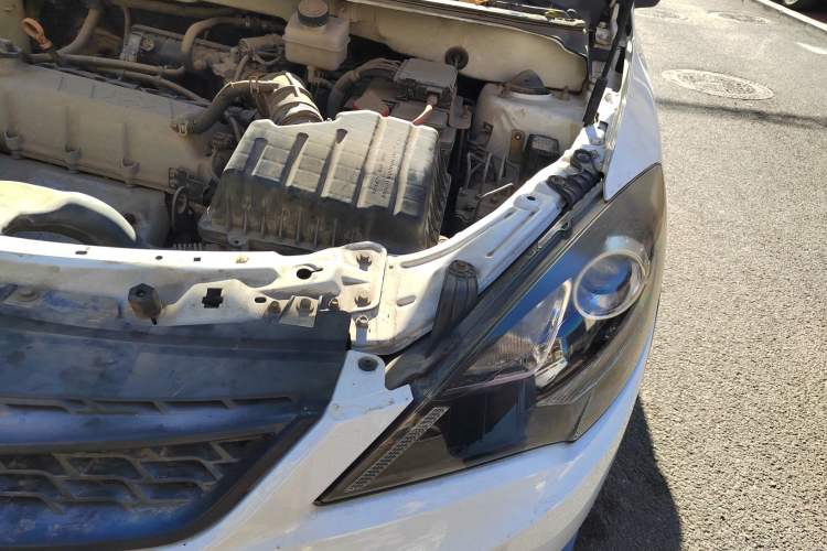Used Chery Fengyun 2 2013 Hatchback 1.5L AMT Ruìyì Edition Engine Bay Left