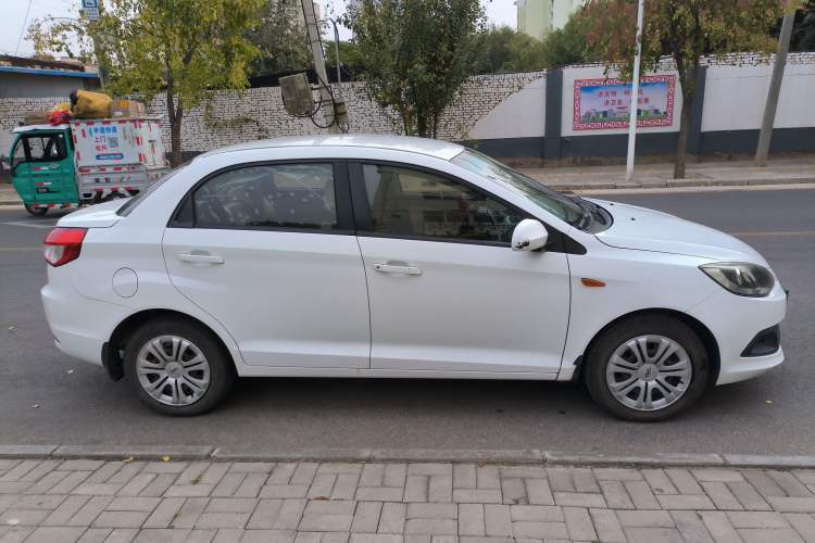 Used Chery Fengyun 2 2013 Hatchback 1.5L Manual Ruiyi Edition Exterior 2