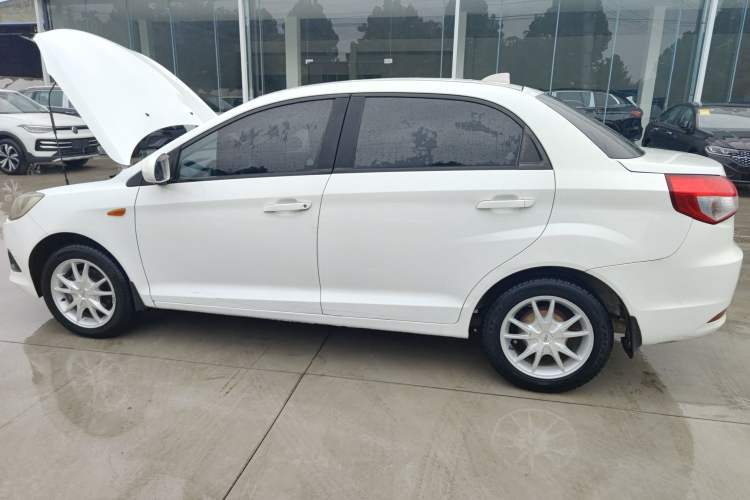 Used Chery Fengyun 2 2013 Hatchback 1.5L Manual Ruiyi Edition Exterior 5