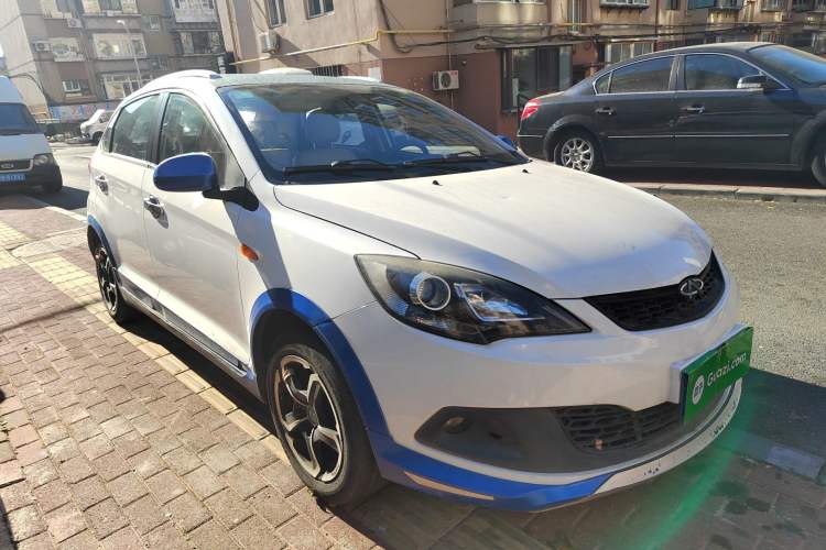 Used Chery Fengyun 2 2013 Hatchback 1.5L AMT Ruìyì Edition Front Right 45 Deg