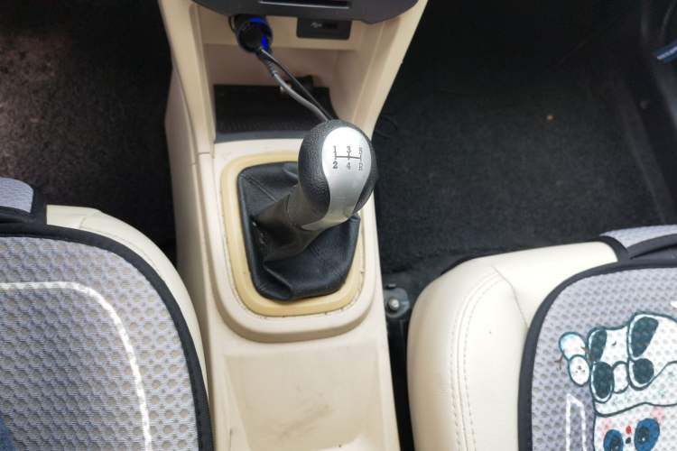 Used Chery Fengyun 2 2013 Hatchback 1.5L Manual Ruiyi Edition Gear Lever