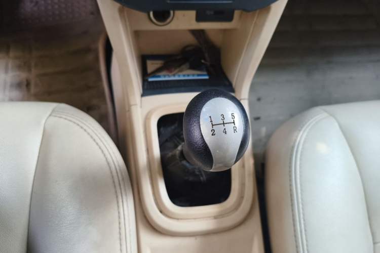 Used Chery Fengyun 2 2013 Hatchback 1.5L Manual Ruiyi Edition Gear Lever