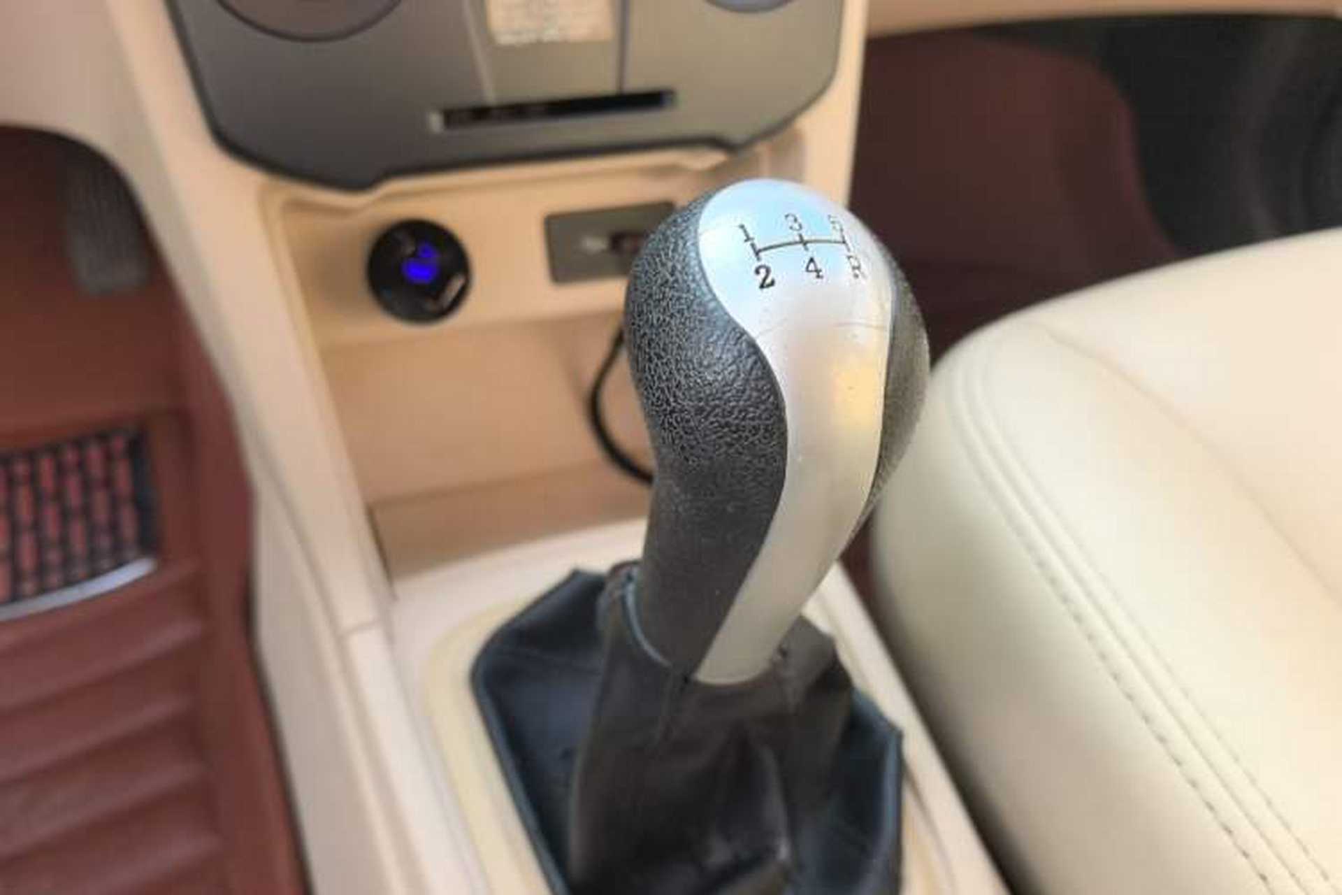 Used Chery Fengyun 2 2013 Hatchback 1.5L Manual Ruiyi Edition Gear Lever