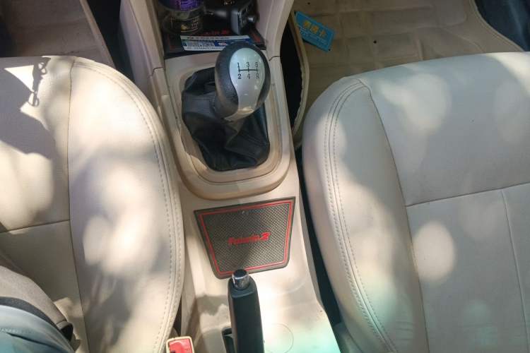 Used Chery Fengyun 2 2013 Hatchback 1.5L Manual Ruiyi Edition Gear Lever