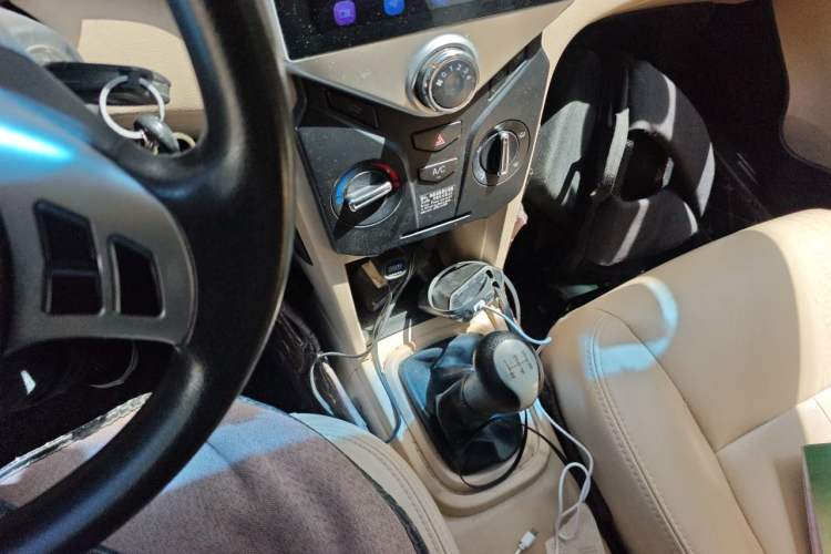 Used Chery Fengyun 2 2013 Hatchback 1.5L Manual Ruiyi Edition Gear Lever