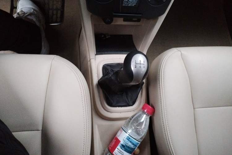 Used Chery Fengyun 2 2013 Hatchback 1.5L Manual Kuaiyi Edition Gear Lever