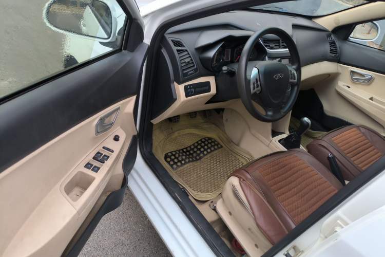 Used Chery Fengyun 2 2013 Hatchback 1.5L Manual Ruiyi Edition Interior 2