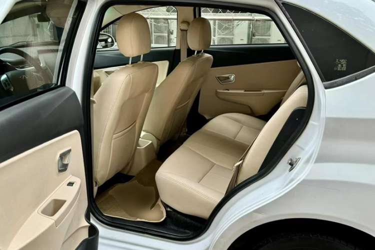 Used Chery Fengyun 2 2013 Hatchback 1.5L Manual Ruiyi Edition Interior 3
