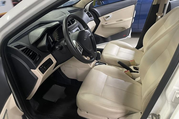 Used Chery Fengyun 2 2013 Hatchback 1.5L AMT Ruìyì Edition Interior 4