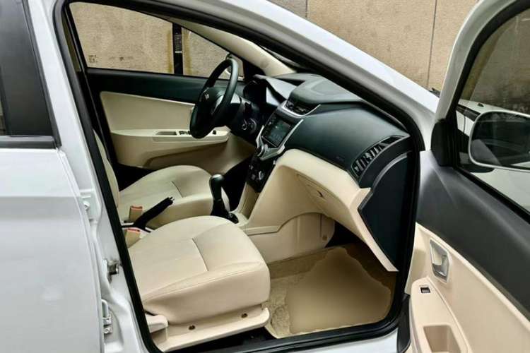 Used Chery Fengyun 2 2013 Hatchback 1.5L Manual Ruiyi Edition Interior 4