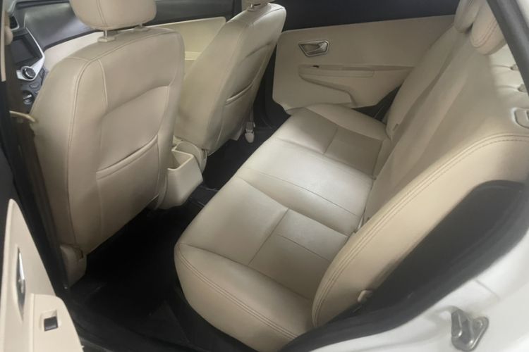 Used Chery Fengyun 2 2013 Hatchback 1.5L AMT Ruìyì Edition Interior 5