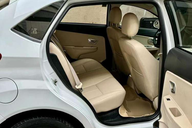 Used Chery Fengyun 2 2013 Hatchback 1.5L Manual Ruiyi Edition Interior 5