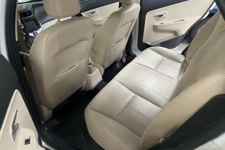 Used Chery Fengyun 2 2013 Hatchback 1.5L AMT Ruìyì Edition Interior 6