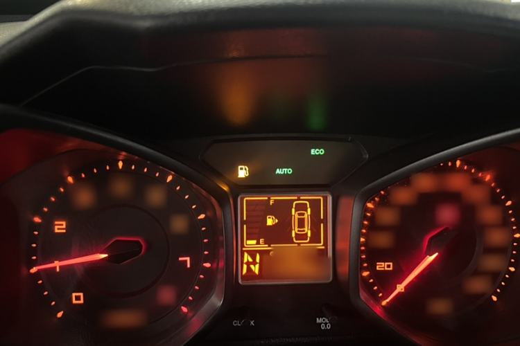 Used Chery Fengyun 2 2013 Hatchback 1.5L AMT Ruìyì Edition Interior 9
