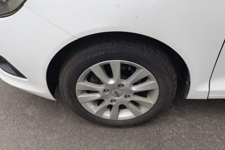 Used Chery Fengyun 2 2013 Hatchback 1.5L Manual Ruiyi Edition Left Front Wheel Hub