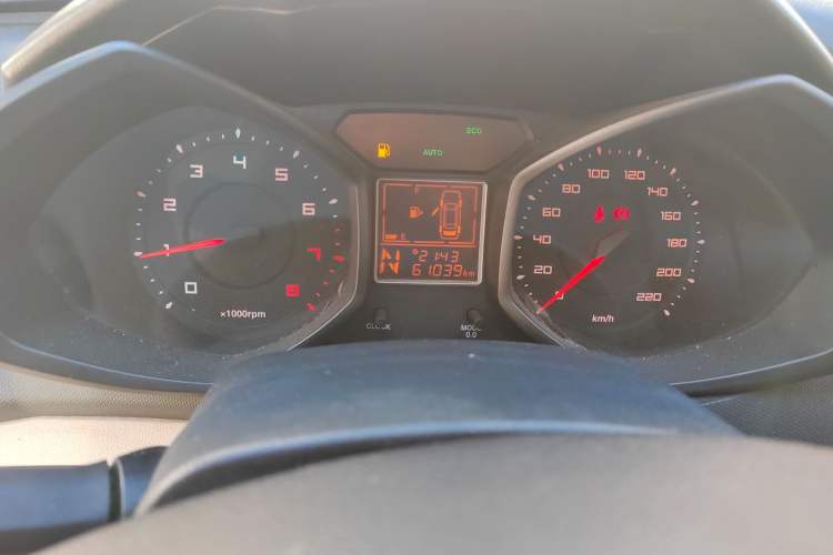 Used Chery Fengyun 2 2013 Hatchback 1.5L AMT Ruìyì Edition Odometer Close Up