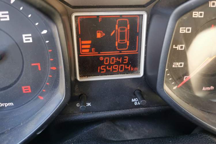 Used Chery Fengyun 2 2013 Hatchback 1.5L Manual Ruiyi Edition Odometer Close Up