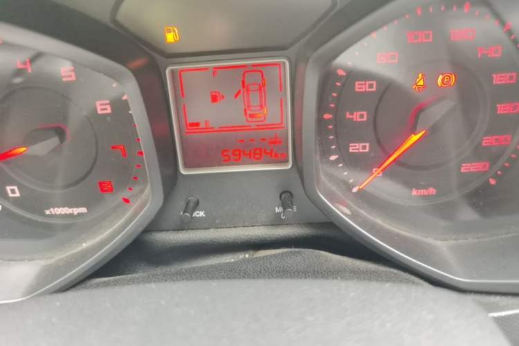 Used Chery Fengyun 2 2013 Hatchback 1.5L Manual Ruiyi Edition Odometer Close Up