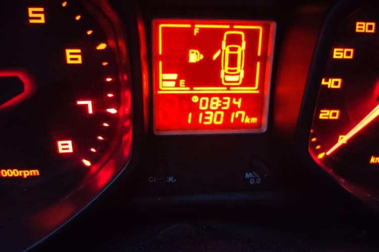 Used Chery Fengyun 2 2013 Hatchback 1.5L Manual Ruiyi Edition Odometer Close Up
