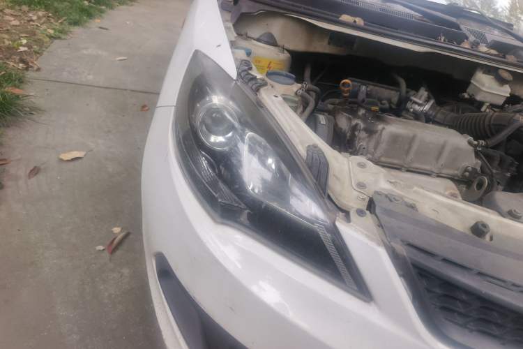 Used Chery Fengyun 2 2013 Hatchback 1.5L AMT Ruìyì Edition Right Front Headlight